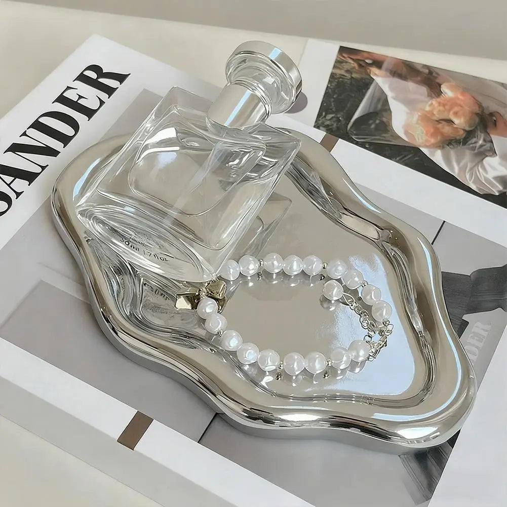 Cloud accessory tray