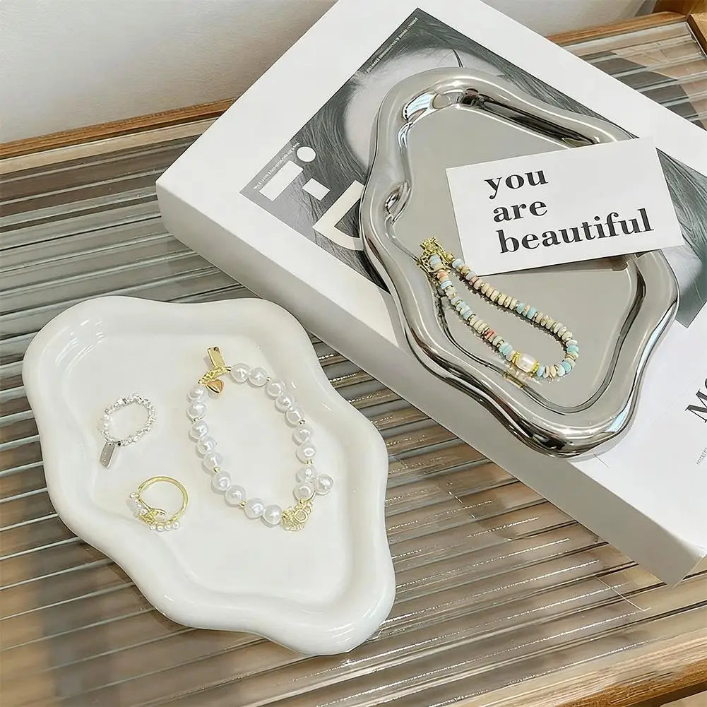Cloud accessory tray