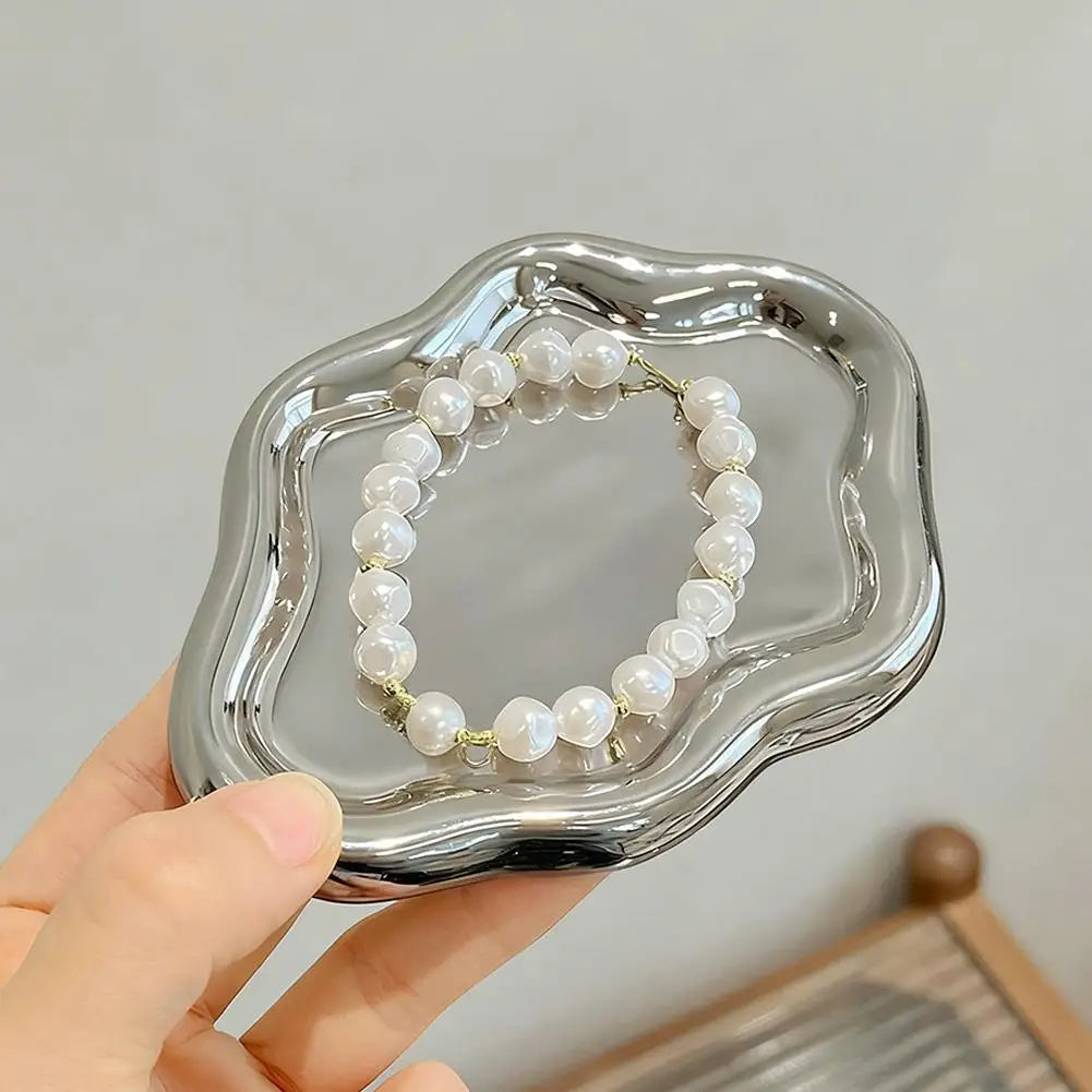 Cloud accessory tray