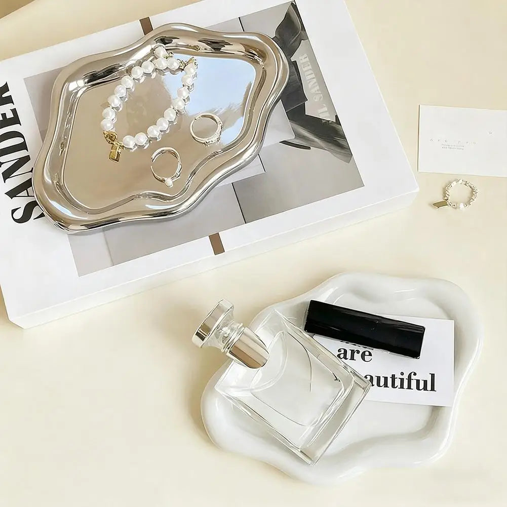 Cloud accessory tray