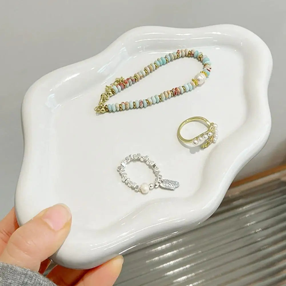 Cloud accessory tray